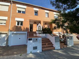 Xalet  Riere ginjolers 174. Magnífica casa adosada con jardín privado y garaje para 3 coches