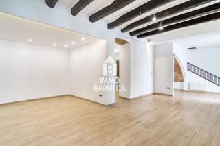 Casa en Jaume palmerola i trul 15. Encantadora casa reformada con gran terraza y estudio independie