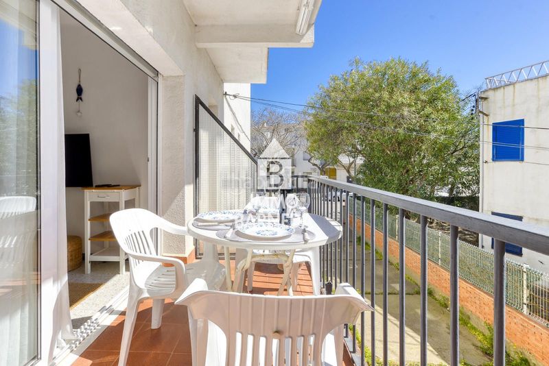 Foto 4255f844-2b30-42f2-923b-b2fe015ca48a. Flat in bernat metge 3 in Salatar Roses