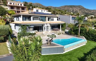 Xalet  Muntanyeta 31. Villa de diseño con piscina y espectaculares vistas a la bahía d