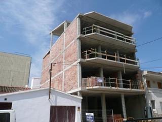 Terreny residencial a Avinguda ramon salomon 13. 7 pisos + 1 local centro ulldeco