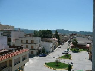 Edificio in Carrer cardenal vidal i barraquer 22. 7 pisos+1 local centro