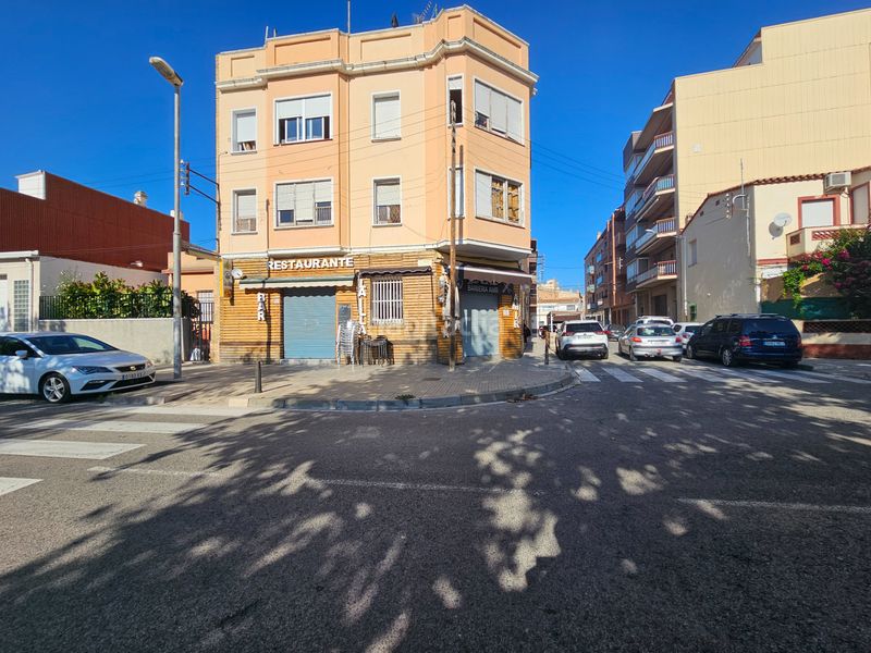 Foto c6a9e947-c042-45f9-8cee-48d30abd661f. Edificio en passeig de l'ebre 48 ideal inversores en Tortosa