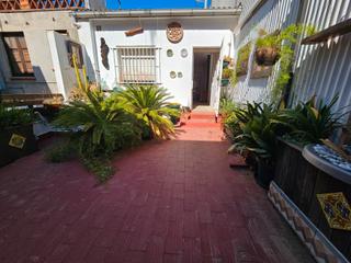Pis a Barri del Centre. 1 piso + 1 duplex + 1 local + 1 garaje