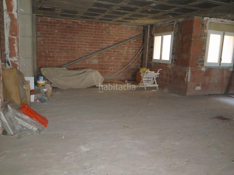 Foto 37bcbd3f-4616-4330-8e89-01823b8350ff. Alquiler local comercial amplio local junto parc sant jordi en Terrassa