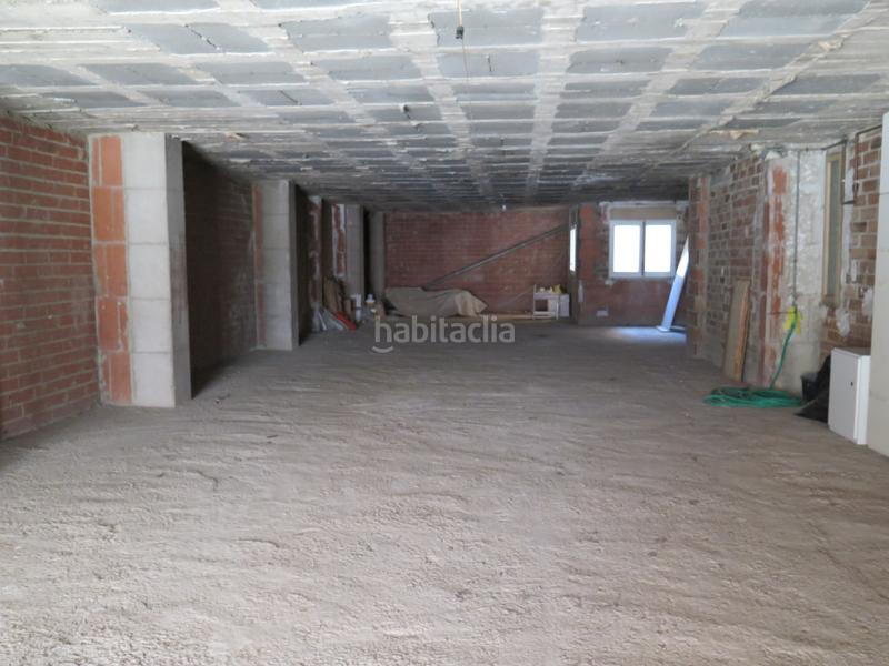 Foto 9d2fef1a-40d0-4f76-a78b-fa2b9c57ffde. Alquiler local comercial amplio local junto parc sant jordi en Terrassa