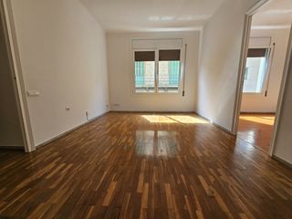 Miete Etagenwohnung in Barri del Centre