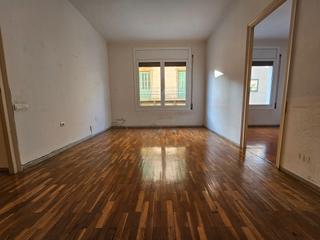 Miete Etagenwohnung in Barri del Centre