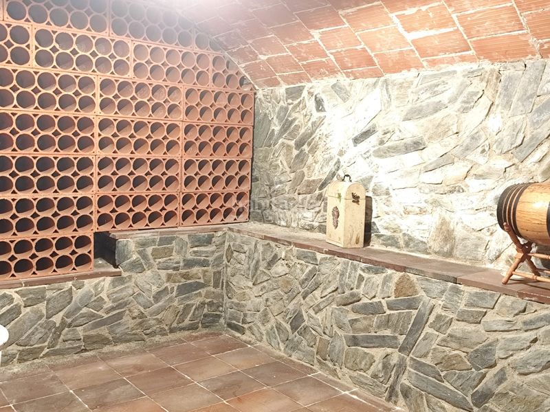 Foto f6734b9c-f10e-414c-8d88-287eddcbe898. Casa amb xemeneia aparcament a Castellnou-Can Mir-Can Solà Rubí