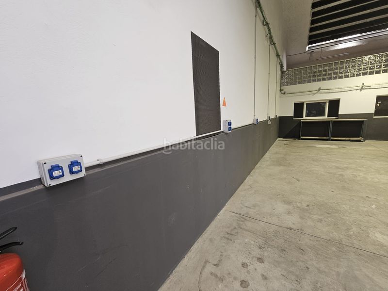 Foto 0dc6a5e1-e689-4e88-b153-aabf219cb22d. Alquiler nave industrial  reformada en Terrassa