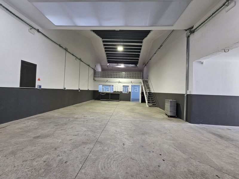 Foto 8ad67a87-d033-41f9-a4dd-2e83d97ff00a. Alquiler nave industrial  reformada en Terrassa