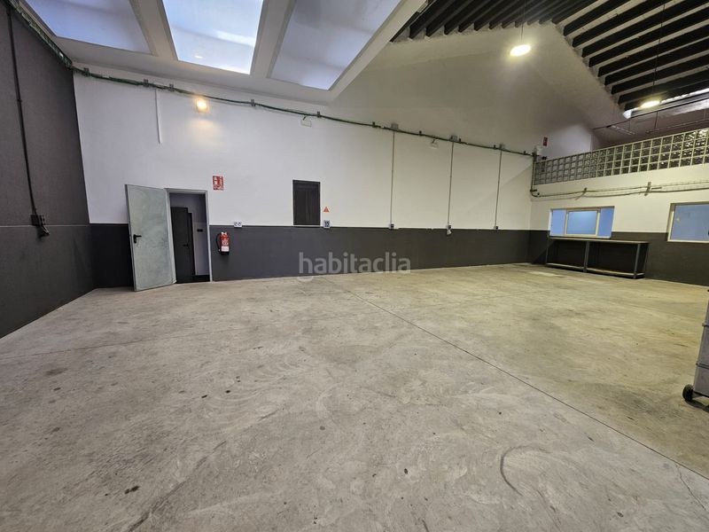 Foto dc4794dd-d06e-464a-a899-1f9bdde7f532. Alquiler nave industrial  reformada en Terrassa