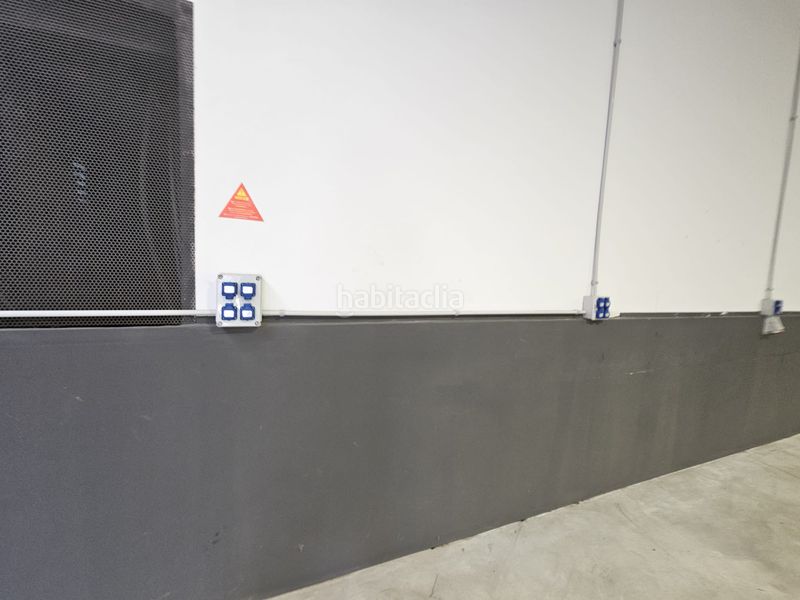 Foto e5b85f81-3ba3-40d1-941c-6ba7f016ce31. Alquiler nave industrial  reformada en Terrassa