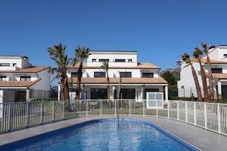 Casa adossada  D'antoni tàpies. Obra nueva el palmeral en lhospitalet del infant