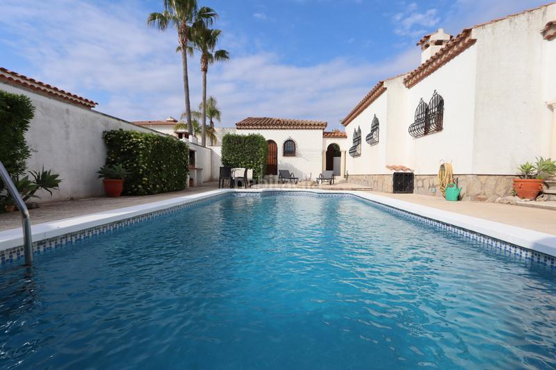 Foto 4f127e3a-7d07-4af7-874f-5cdf2497ddd3. Xalet amb calefacció aparcament piscina a Platja de Mont-roig Mont-roig del Camp