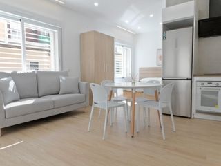 Miete Studiowohnung  Doctor ferran. Alquiler estudio amueblado con baño completo y trastero propio