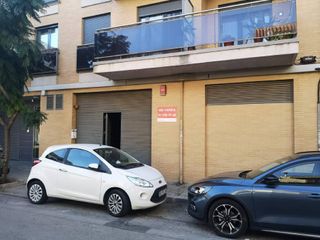 Parking coche en El Castell