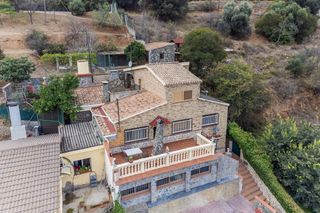 Chalet in Calle disseminat can rosell� 0. Gran casa de 274m2 reformada sobre parcela de 1600m2