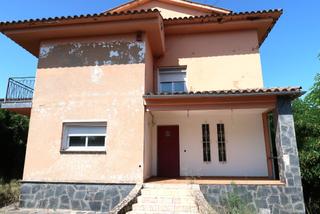 Casa  Camino canovellas. Gran casa  de 256m2 sobre parcela de 530m2 de 6 habitaciones