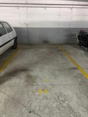 Miete Autoparkplatz in Carrer julia centelles 8. Parking en alquiler a buen precio para coche o suv
