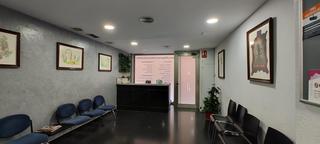 Miete Büro  Carrer d'álvarez de castro. Centro medico cerca de estación de tren alquila despachos con va