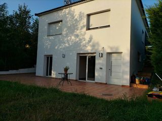 Rent Flat  Carrer carrer del puig de la corona. Planta baja en casa de 2 pisos con jardín de 300m2