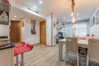 Etagenwohnung  Carrer julia centelles. Piso seminuevo, 2 habitaciones, trastero, balcn, ascensor y cer