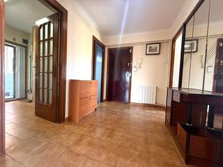 Etagenwohnung  Carrer roger de flor. Piso exterior, c�ntrico, alto y grande de 4 dormitorios con asce