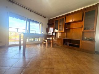 Piso  Carrer roger de flor. Piso exterior, céntrico, alto y grande de 4 dormitorios con asce