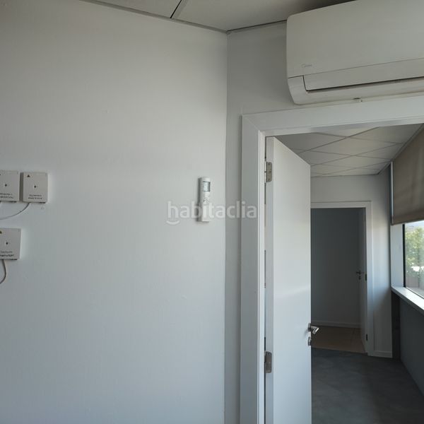 Foto 0f7c2630-5824-4b03-a10f-f14ecc0a1f21. Location bureau dans carrer de francesc teixidó 5 dans Badalona