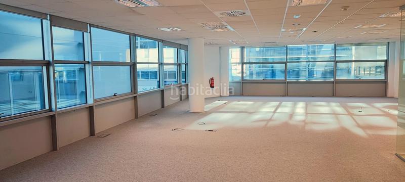 Foto c5e56e4d-733f-4f47-8dc1-b9912ee91768. Rent office space in avenida del maresme 44 in El Remei Badalona