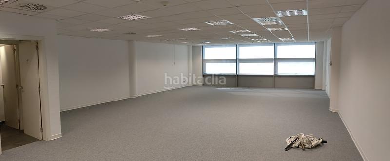 Foto 262230c0-e4db-4b5e-803c-1afdd2effd5a. Rent office space in avenida del maresme 44 in El Remei Badalona