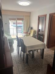 Appartement  Carrer de la maladeta. Estupenda vivienda exterior con balcón frente al metro l5 can vi