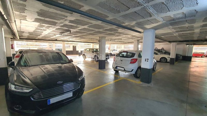 Foto aeeffe5d-9b69-42d0-a25c-c124bd9e46d6. Aparcament cotxe a Centre Sant Just Desvern