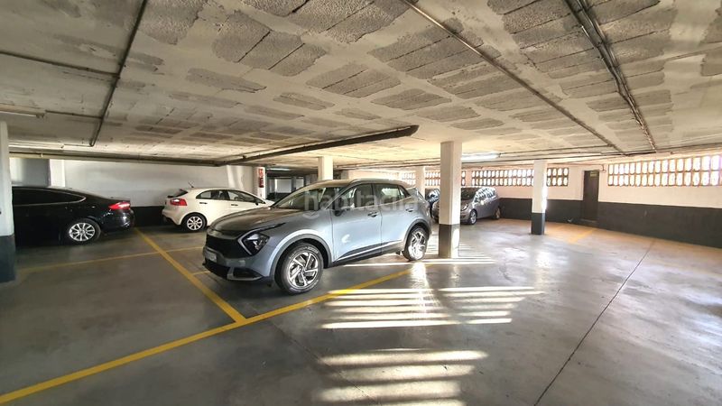 Foto d0c20b98-aba5-4c0f-a02a-6828b653dcd9. Aparcament cotxe a Centre Sant Just Desvern