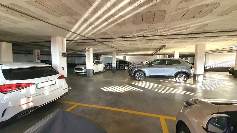 Foto e4bee76c-8e6c-46b3-ac8d-deabe642a6db. Aparcament cotxe a Centre Sant Just Desvern