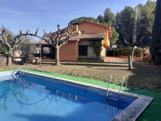 Xalet  Carrer salvador espriu. Torre amb gran jardí i piscina. molta tranquilitat!