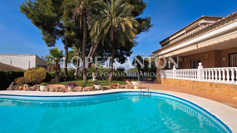 Foto a4ff7b53-05b2-417e-8a7c-0da88e68849e. Chalet mit heizung parking pool in Entrepinos Eliana (l´)