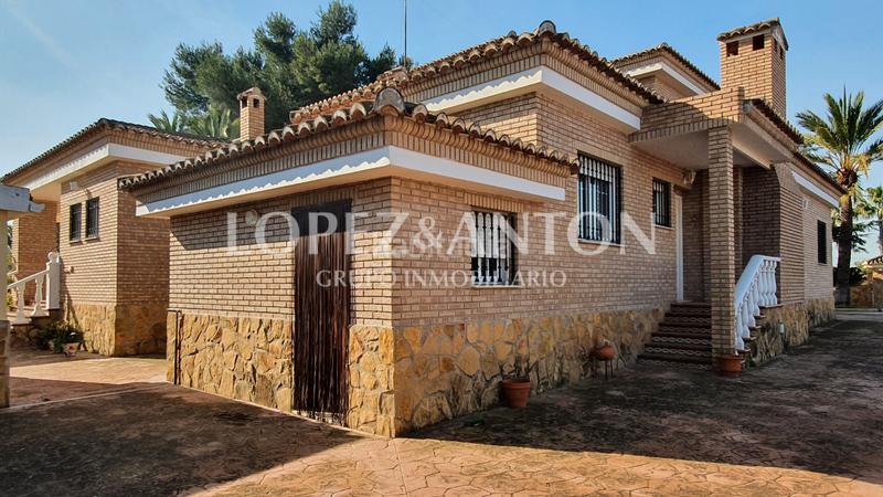 Foto 08129c9e-adb6-4131-b556-34817e7b9f1d. Chalet with heating parking pool in Entrepinos Eliana (l´)