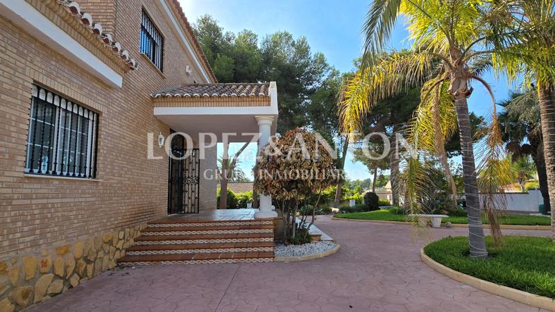 Foto 57ada692-35d5-4e36-b351-eacf9da5e1d8. Chalet with heating parking pool in Entrepinos Eliana (l´)