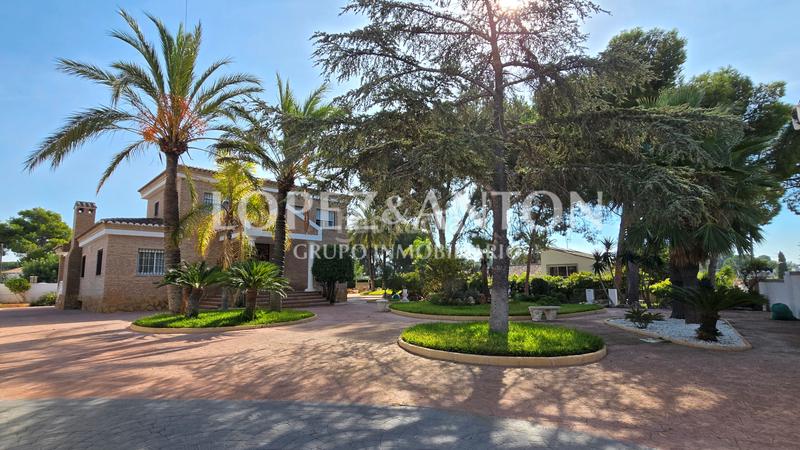 Foto 4991a88e-1664-4cd7-83a4-ce37d9489c0c. Chalet avec chauffage parking piscine dans Entrepinos Eliana (l´)