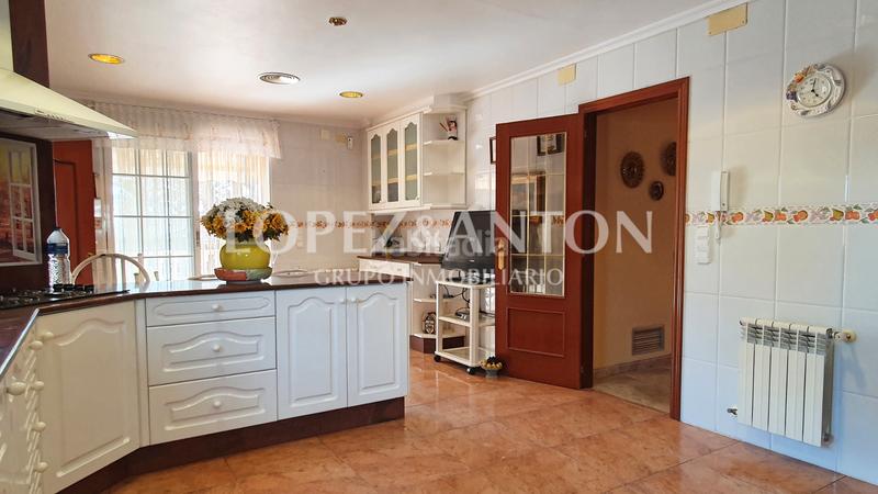 Foto 00bc8a8f-39da-449d-af6e-0e2a3bf42175. Chalet con riscaldamento parcheggio piscina in Entrepinos Eliana (l´)