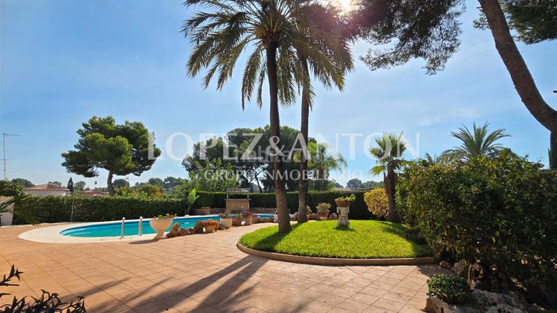 Foto 018d0bc2-1a33-480d-9683-0c24a9d4f9cd. Chalet con riscaldamento parcheggio piscina in Entrepinos Eliana (l´)