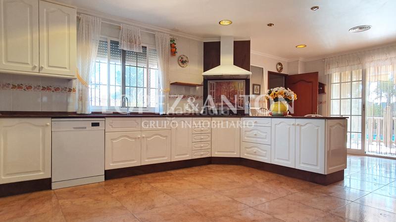 Foto a2967f9d-6d2f-47cf-bc0c-ea3fb6406baa. Chalet con riscaldamento parcheggio piscina in Entrepinos Eliana (l´)