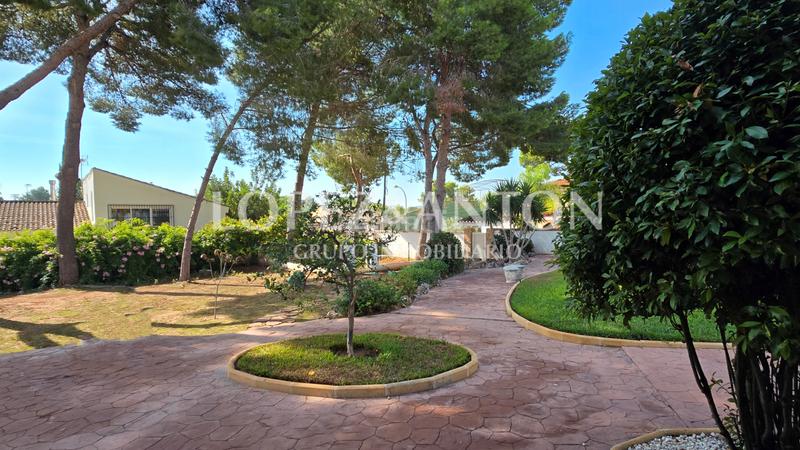 Foto ce5daa07-b471-4c9d-b325-b9d365613215. Chalet con riscaldamento parcheggio piscina in Entrepinos Eliana (l´)