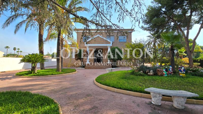 Foto de312b6f-68a0-42d0-8747-abe9f5ef36a9. Chalet con riscaldamento parcheggio piscina in Entrepinos Eliana (l´)