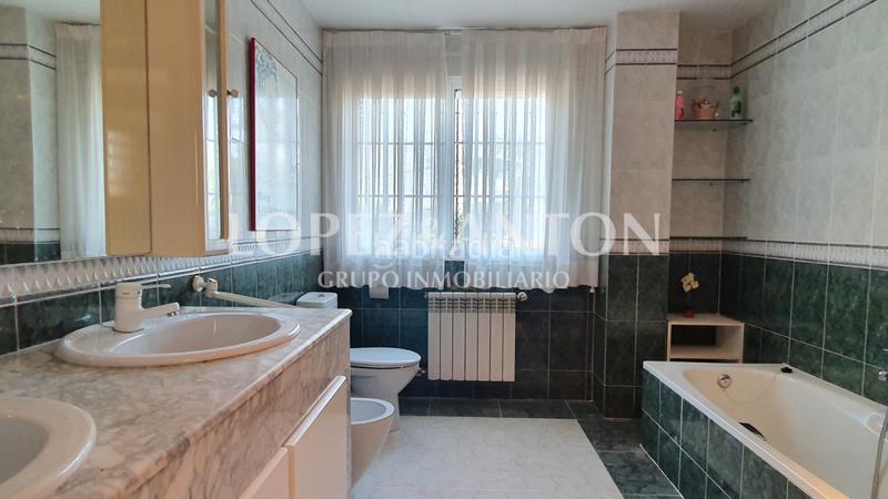 Foto 11de73f6-add8-4692-b62c-0948551e5ba2. Xalet amb calefacció aparcament piscina a Entrepinos Eliana (l´)