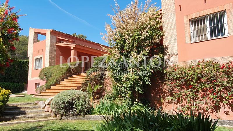 Foto 361f794e-0df6-4ce2-a5ff-788bbe7c2489. Xalet amb calefacció aparcament piscina a Montealegre Eliana (l´)