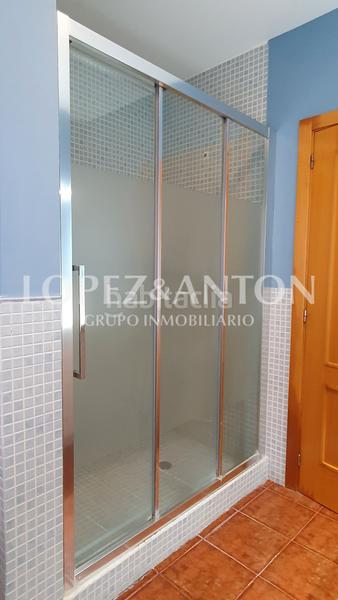 Foto 90158d34-88b2-4e1d-bf9b-599160d05e6b. Xalet amb calefacció aparcament piscina a Montealegre Eliana (l´)