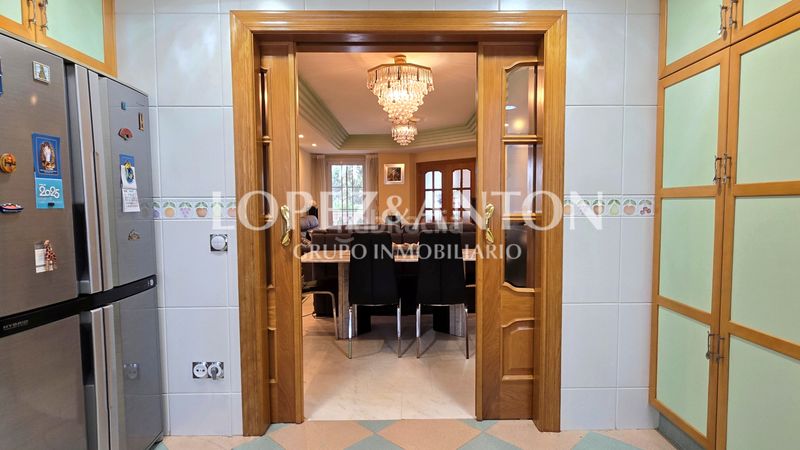 Foto 45c9846b-83c4-4ba9-ac73-e9a50032930d. Chalet with fireplace parking pool in Benaguasil